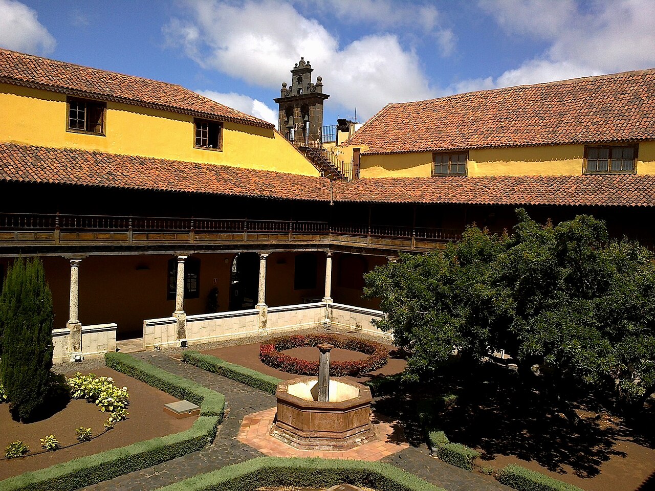 Claustro del Antiguo Convento de Santo Domingo de Guzmán